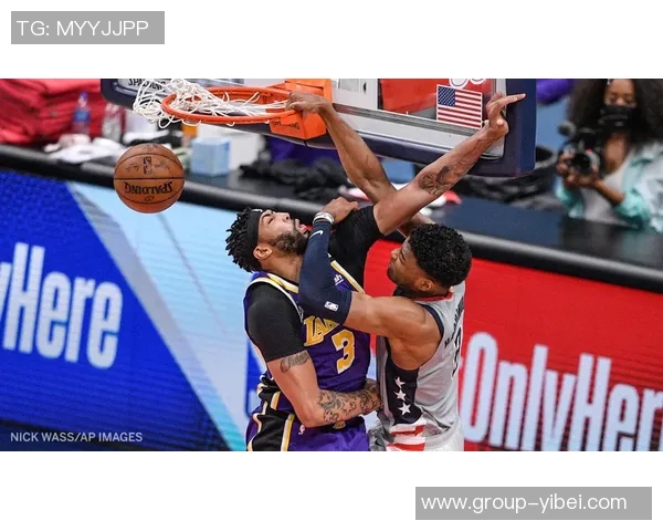 八村塁绝杀瞬间詹姆斯与湖人队员热烈庆祝场面温馨感人 八村塁绝杀瞬间詹姆斯与湖人队员热烈庆祝场面温馨感人