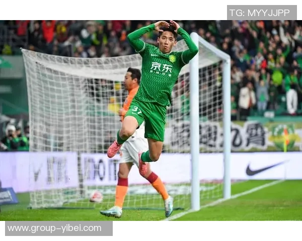 法比奥幽默回应裤子破洞事件揭示他为比赛付出的努力与坚持