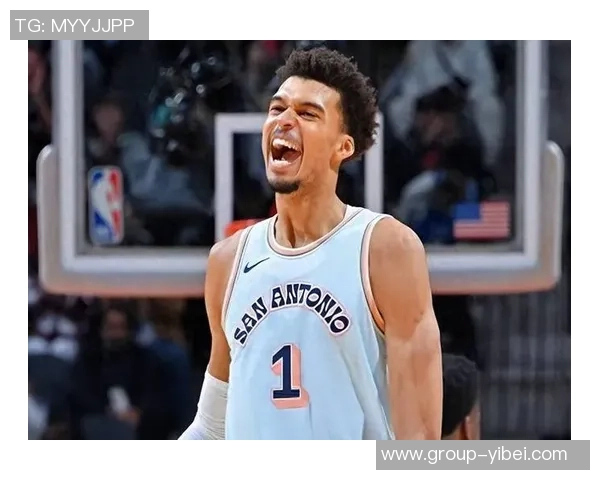 克拉克斯顿全能表现助球队取胜18分10板6助2断3帽展现实力